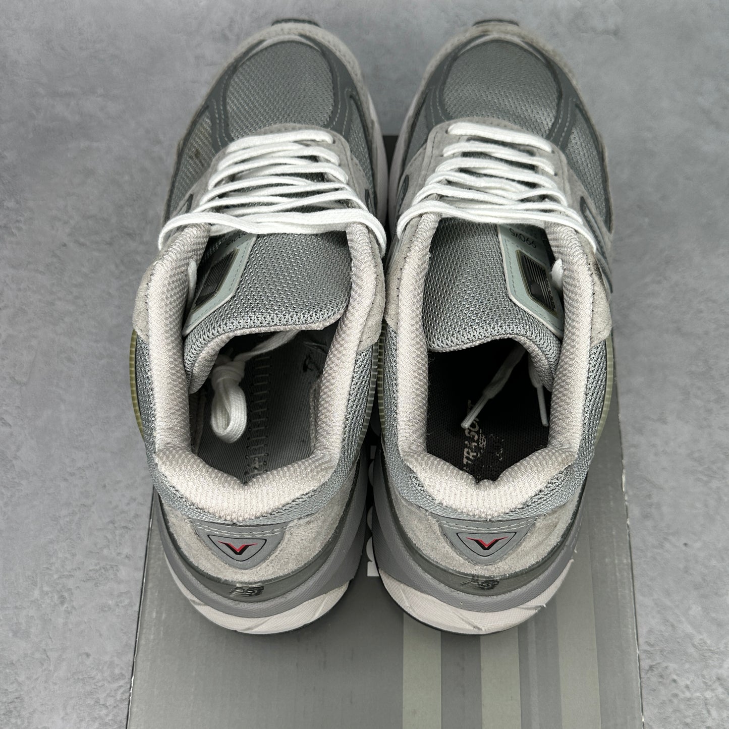 New Balance 990v5 Grey *pre-owned* SIZE 7.5