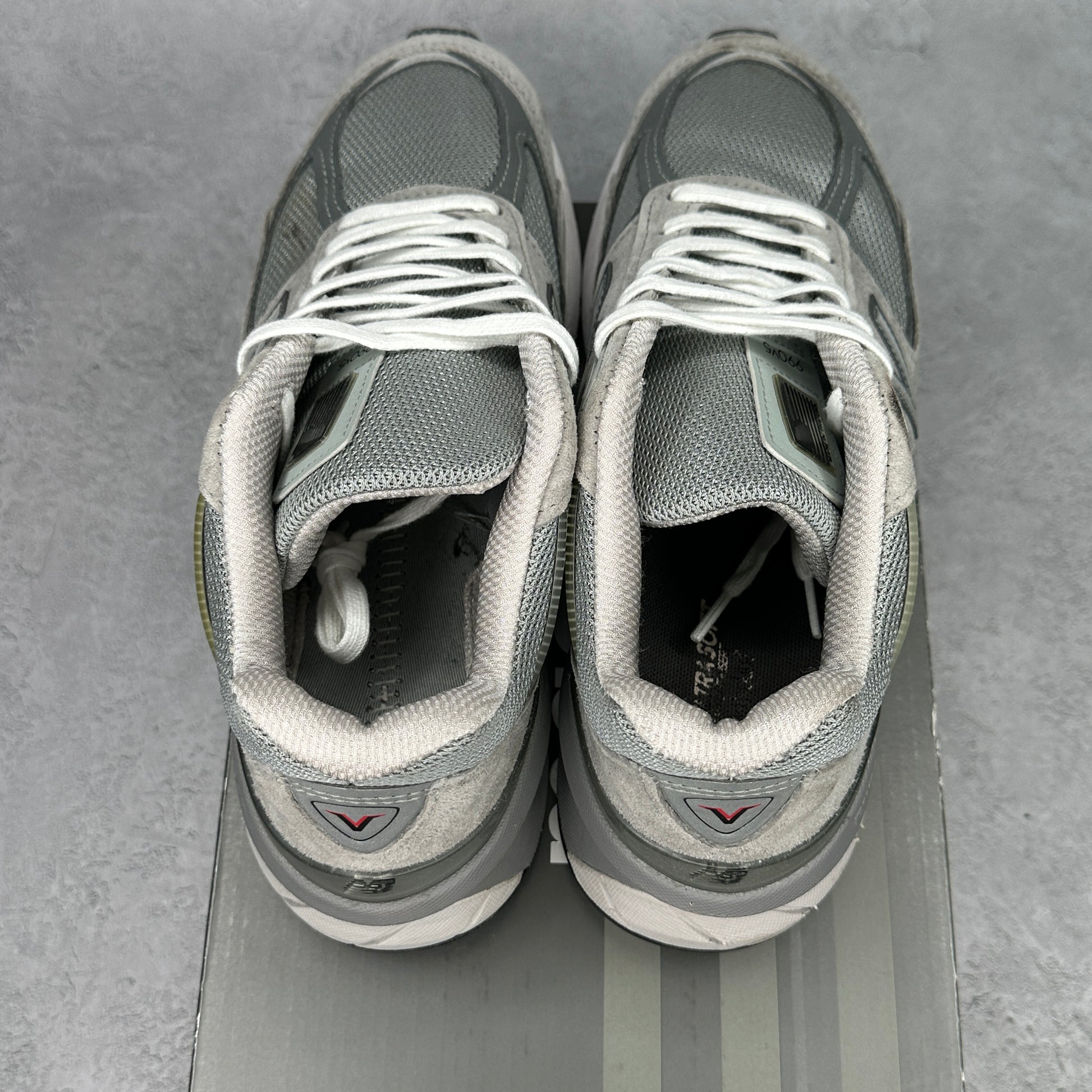 New Balance 990v5 Grey *pre-owned* SIZE 7.5