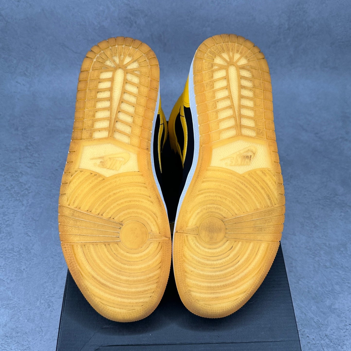 Jordan 1 Retro Mid New Love (2017) *pre - owned* SIZE 9.5 - Kicks Collective PA - Jordan - 554724-035 - Men's Shoes - 9.5M/11W - Pre - Owned