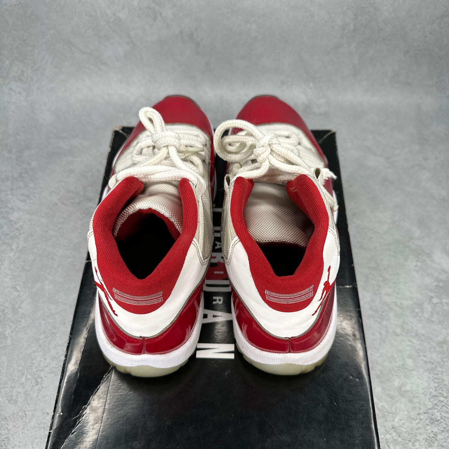 Jordan 11 Retro Cherry (2022) *pre-owned* SIZE 7.5