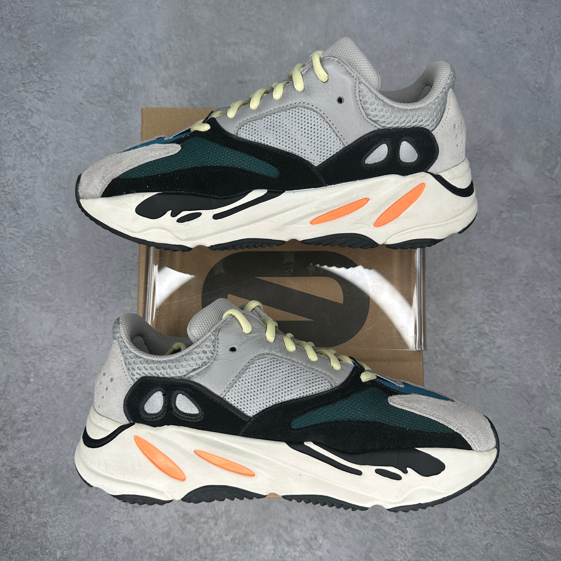 adidas Yeezy Boost 700 Wave Runner *pre-owned* SIZE 8