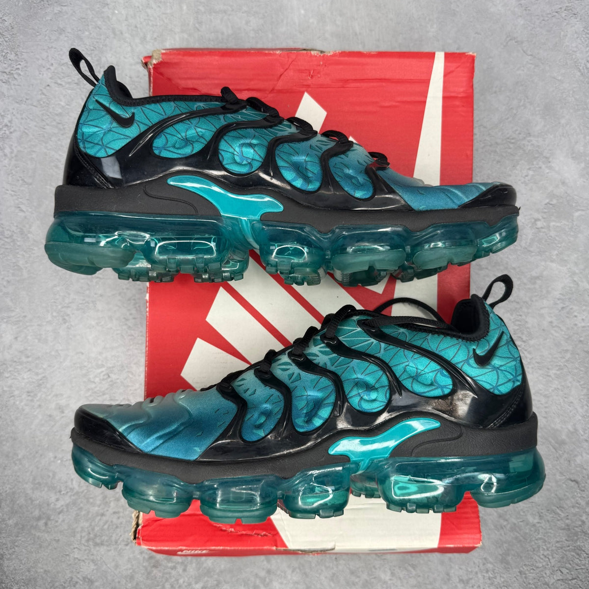 Nike Air VaporMax Plus Spirit Teal *pre-owned* SIZE 10.5