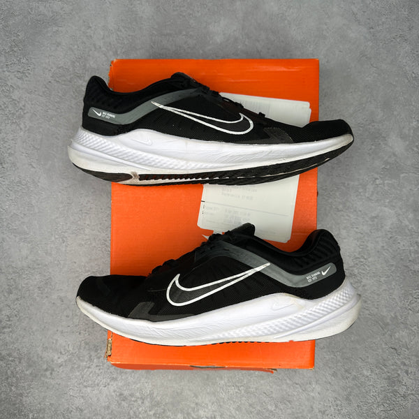 Nike Quest 5 Black Smoke Grey Dark Smoke Grey White *pre-owned* SIZE 9