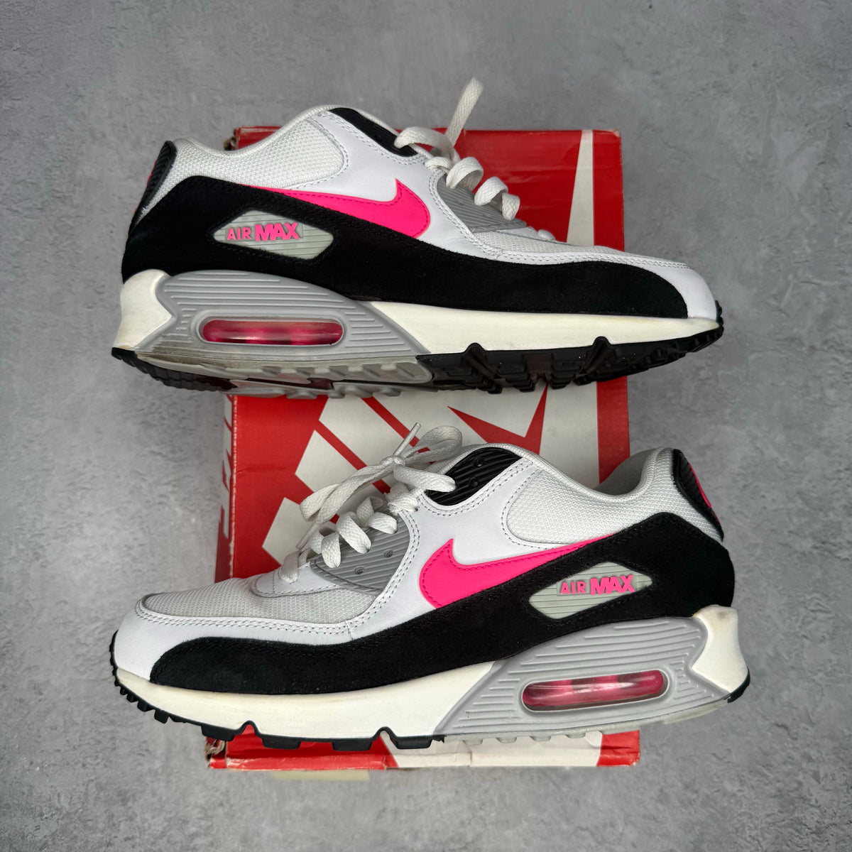 Nike Air Max 90 Essential White Hyper Pink Black *pre-owned* SIZE 8.5