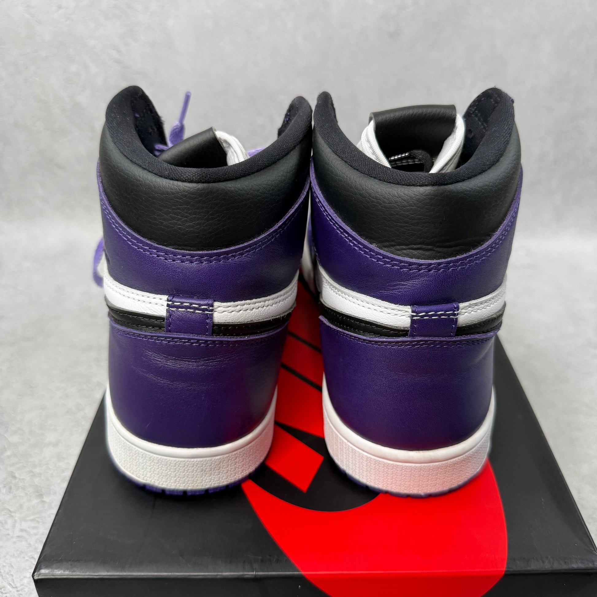 Jordan 1 Retro High Court Purple White *pre-owned* SIZE 8.5