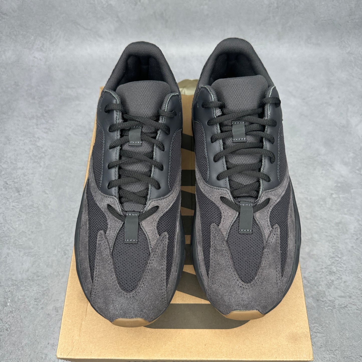 adidas Yeezy Boost 700 Utility Black *pre-owned* SIZE 11.5