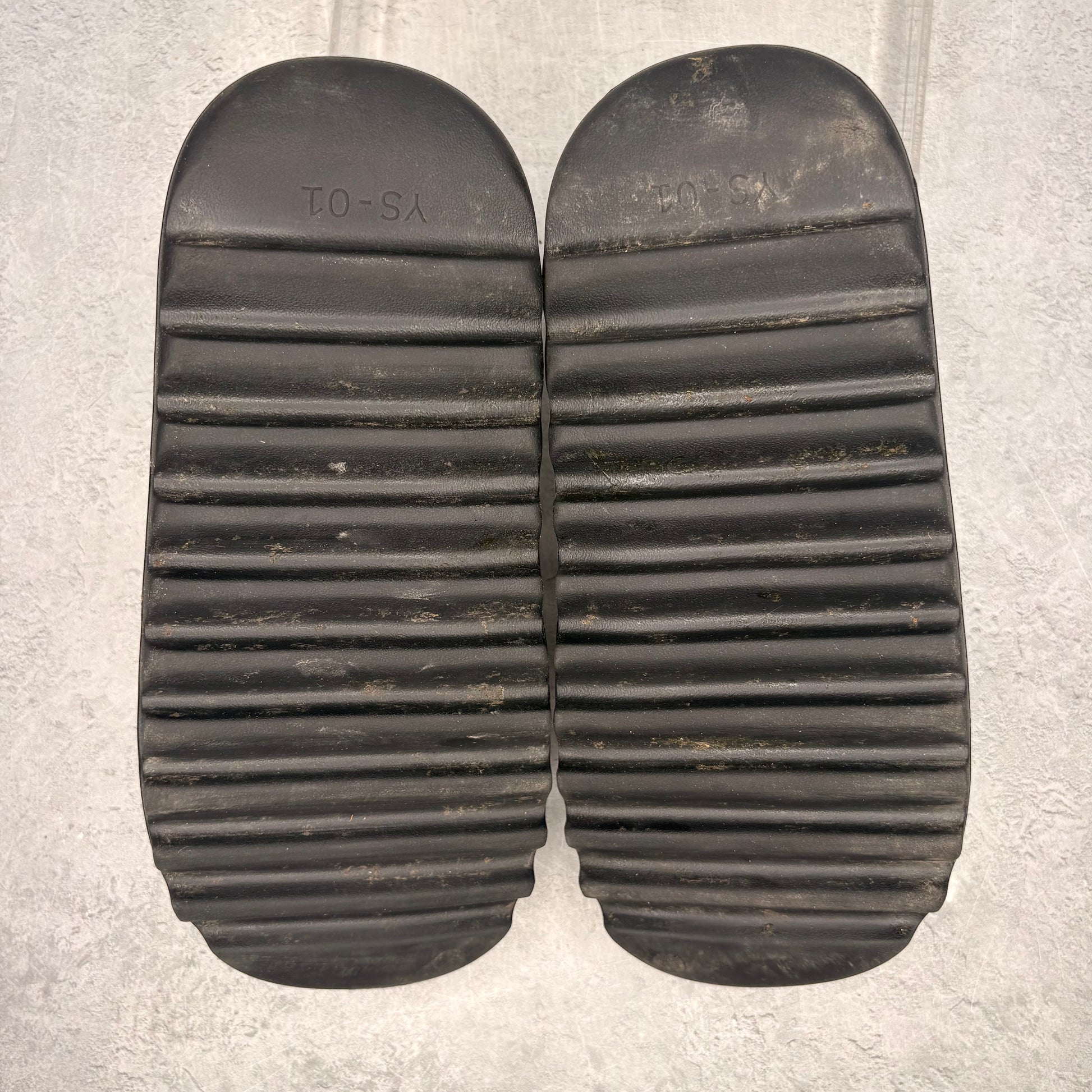 YZY YS-01 Black *pre-owned* SIZE 12