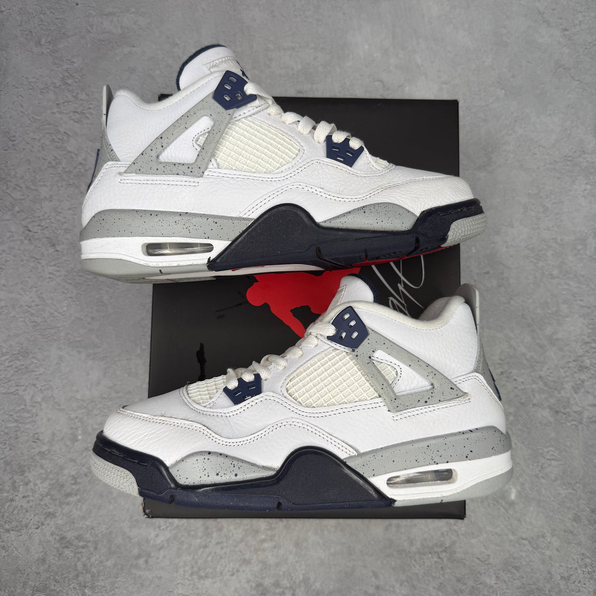 Jordan 4 Retro White Cement (2025) (GS) *pre-owned* SIZE 7Y