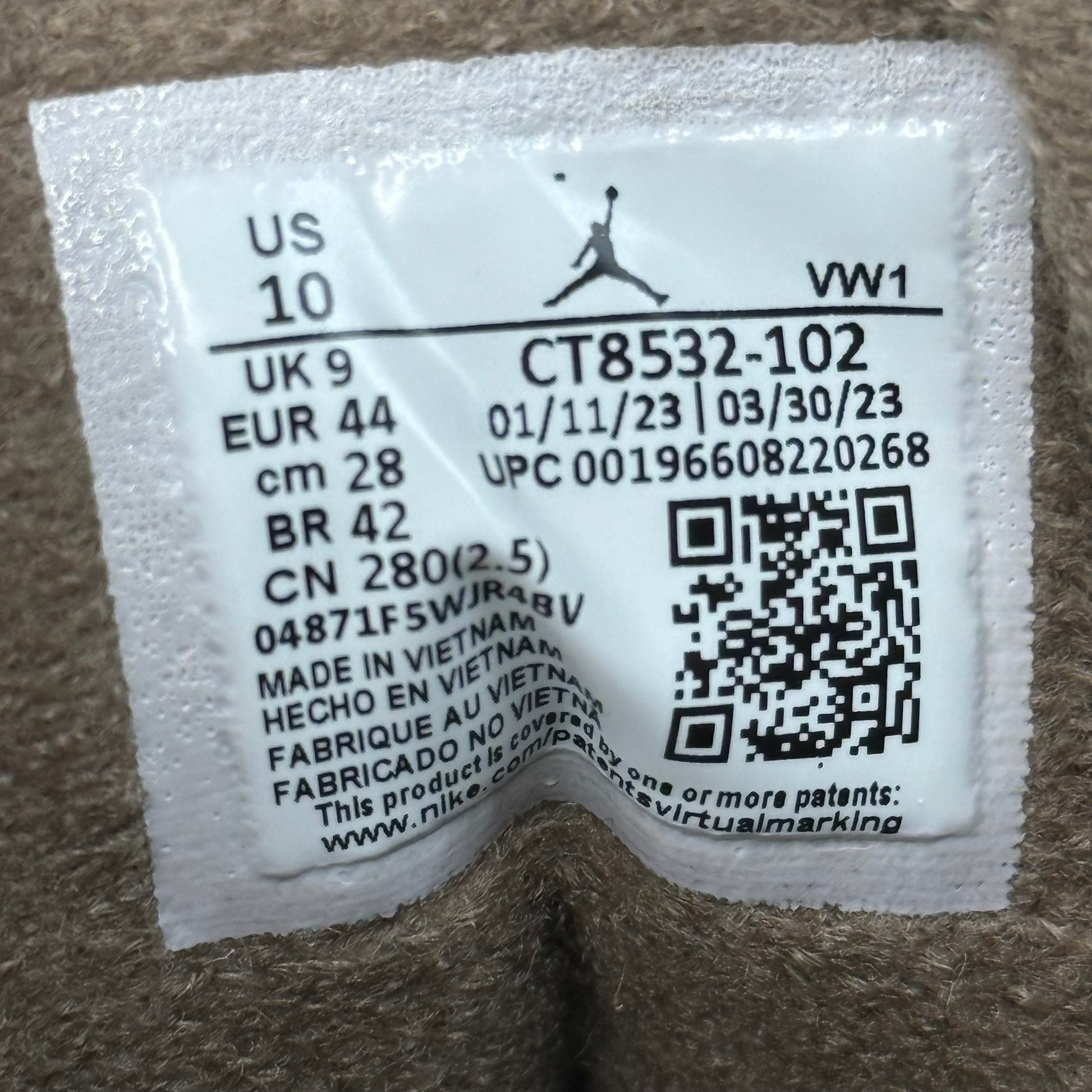 Jordan 3 Retro Palomino *pre-owned* SIZE 10