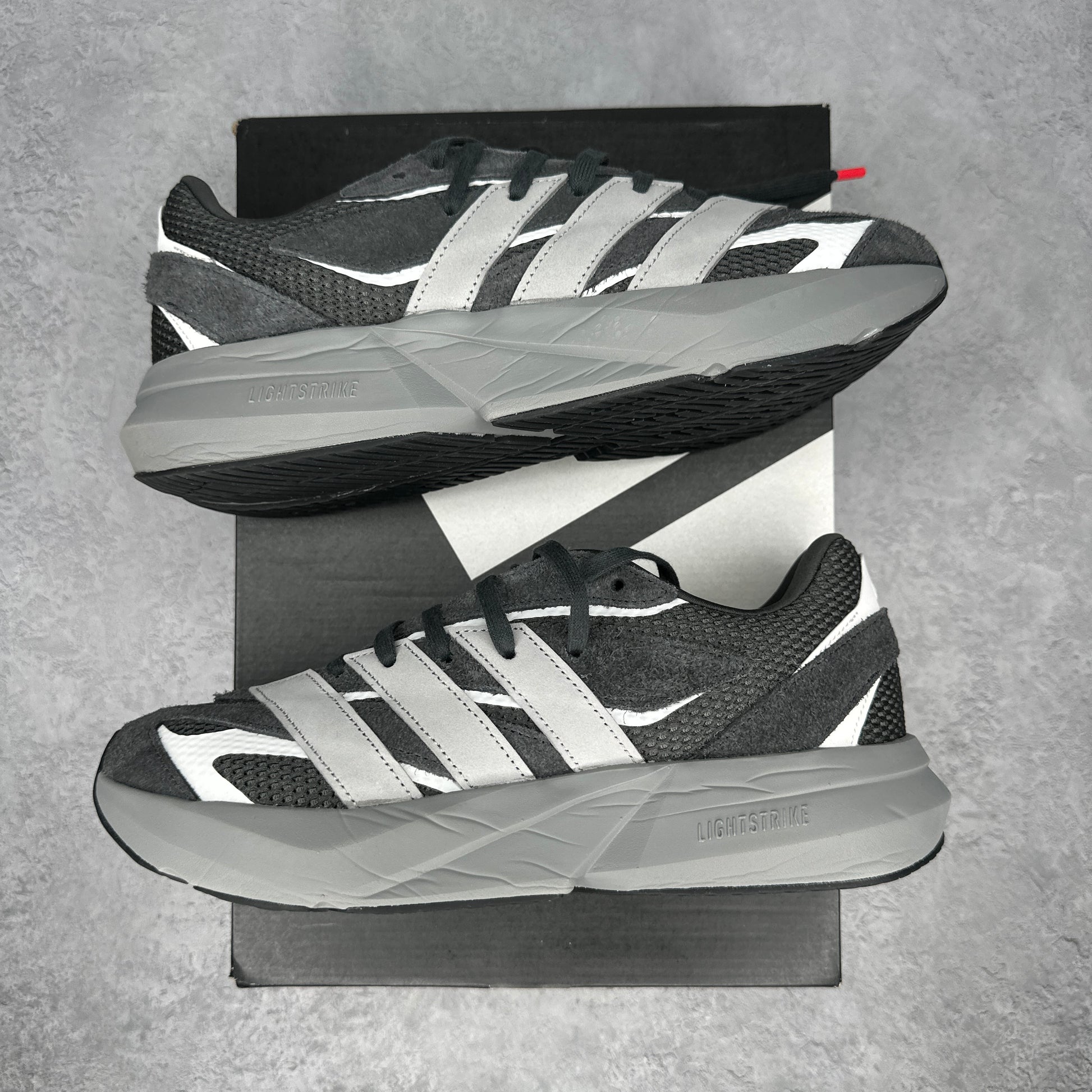 adidas Lightblaze Carbon Grey VNDS *pre-owned* SIZE 9.5