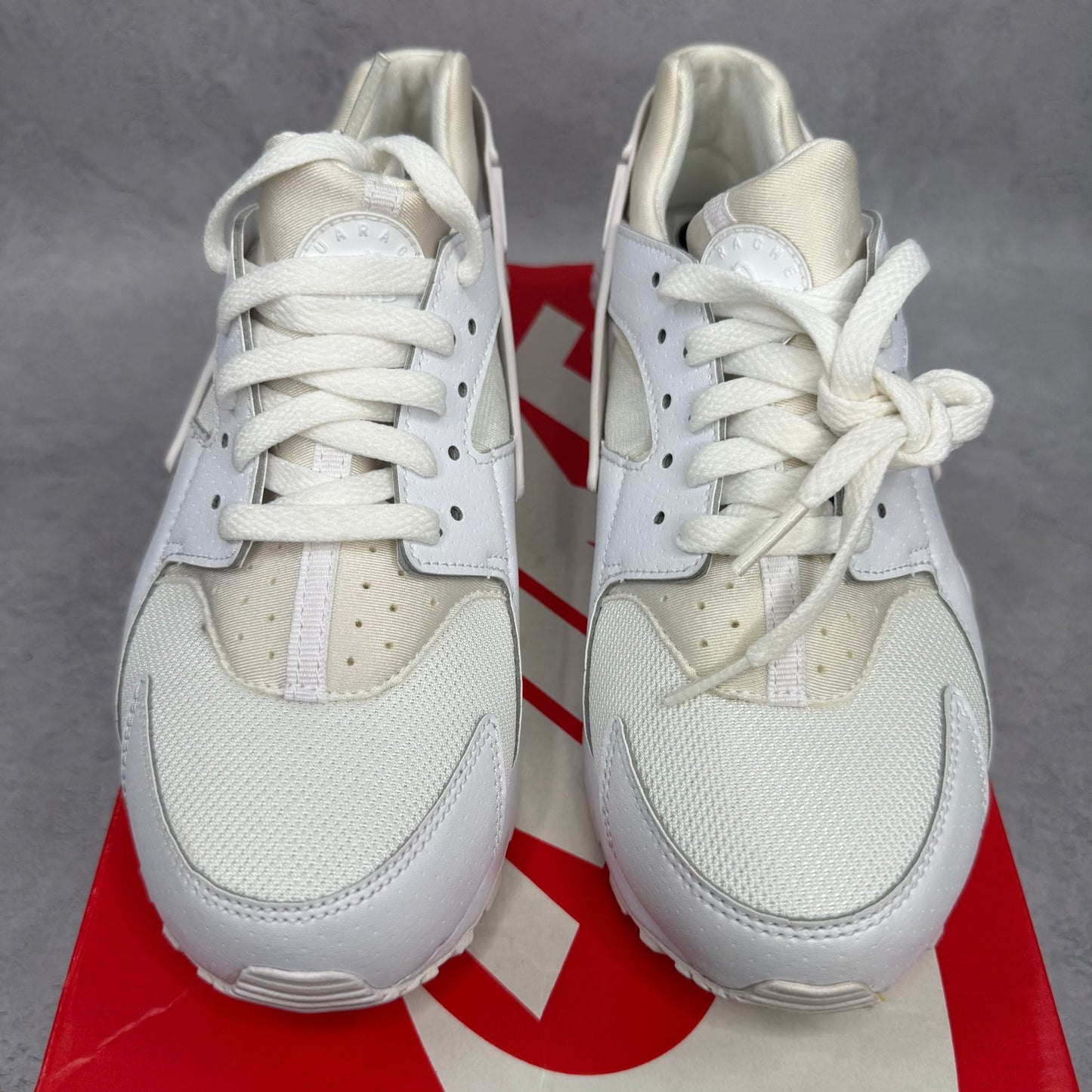 Nike Air Huarache Run White Pure Platinum (GS) *pre - owned* SIZE 6.5Y - Kicks Collective PA - Nike - 654275 - 110 - Kid's Shoes - 6.5Y - Pre - Owned