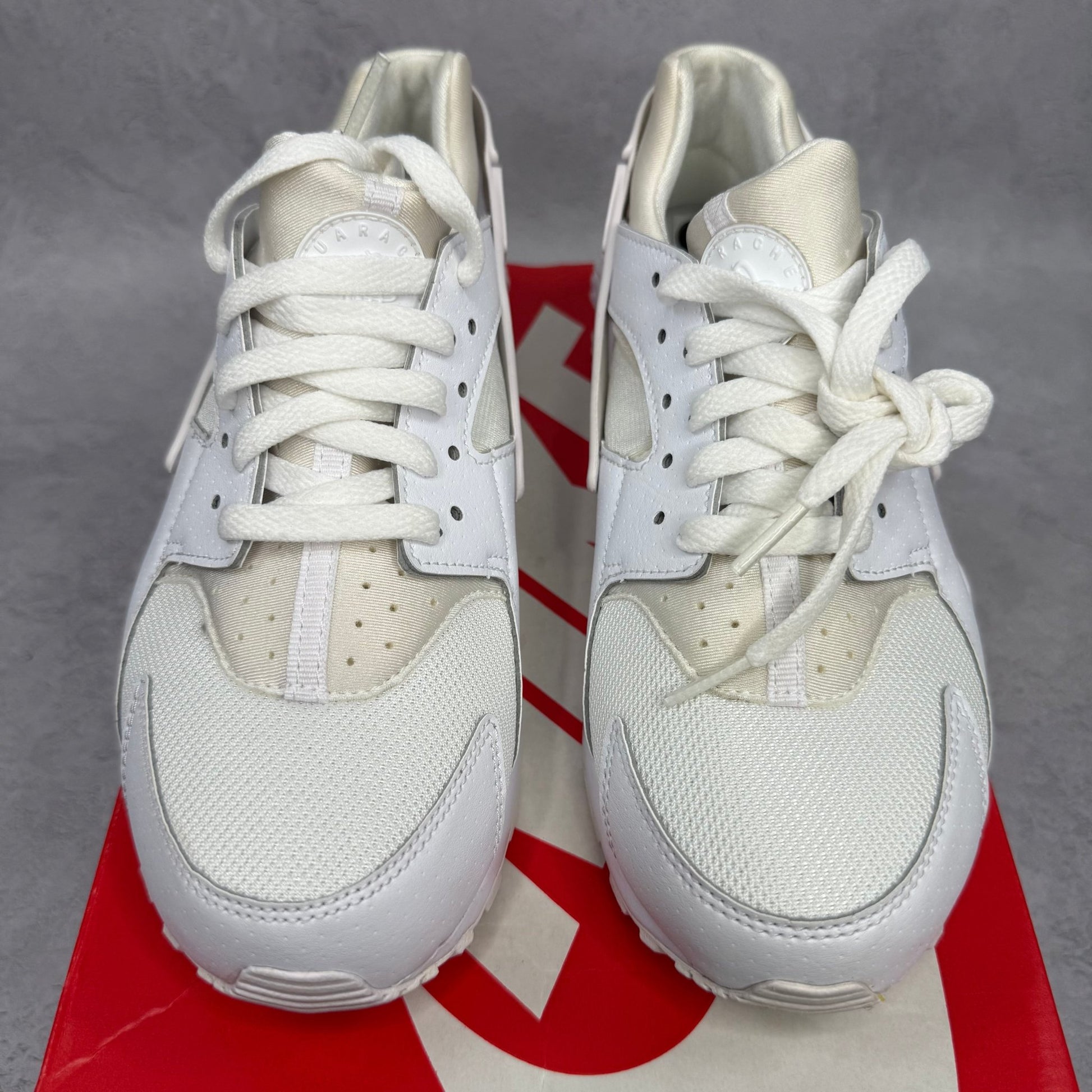 Nike Air Huarache Run White Pure Platinum (GS) *pre - owned* SIZE 6.5Y - Kicks Collective PA - Nike - 654275 - 110 - Kid's Shoes - 6.5Y - Pre - Owned
