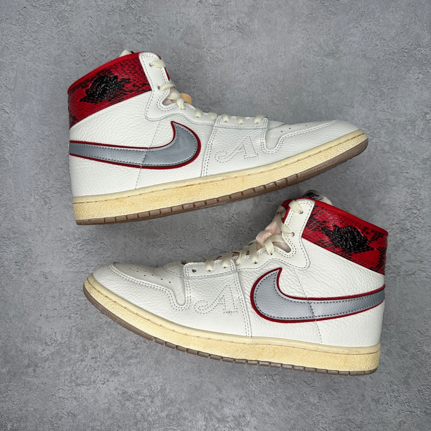 Nike Jordan Air Ship PE SP Awake NY *pre-owned* SIZE 10.5