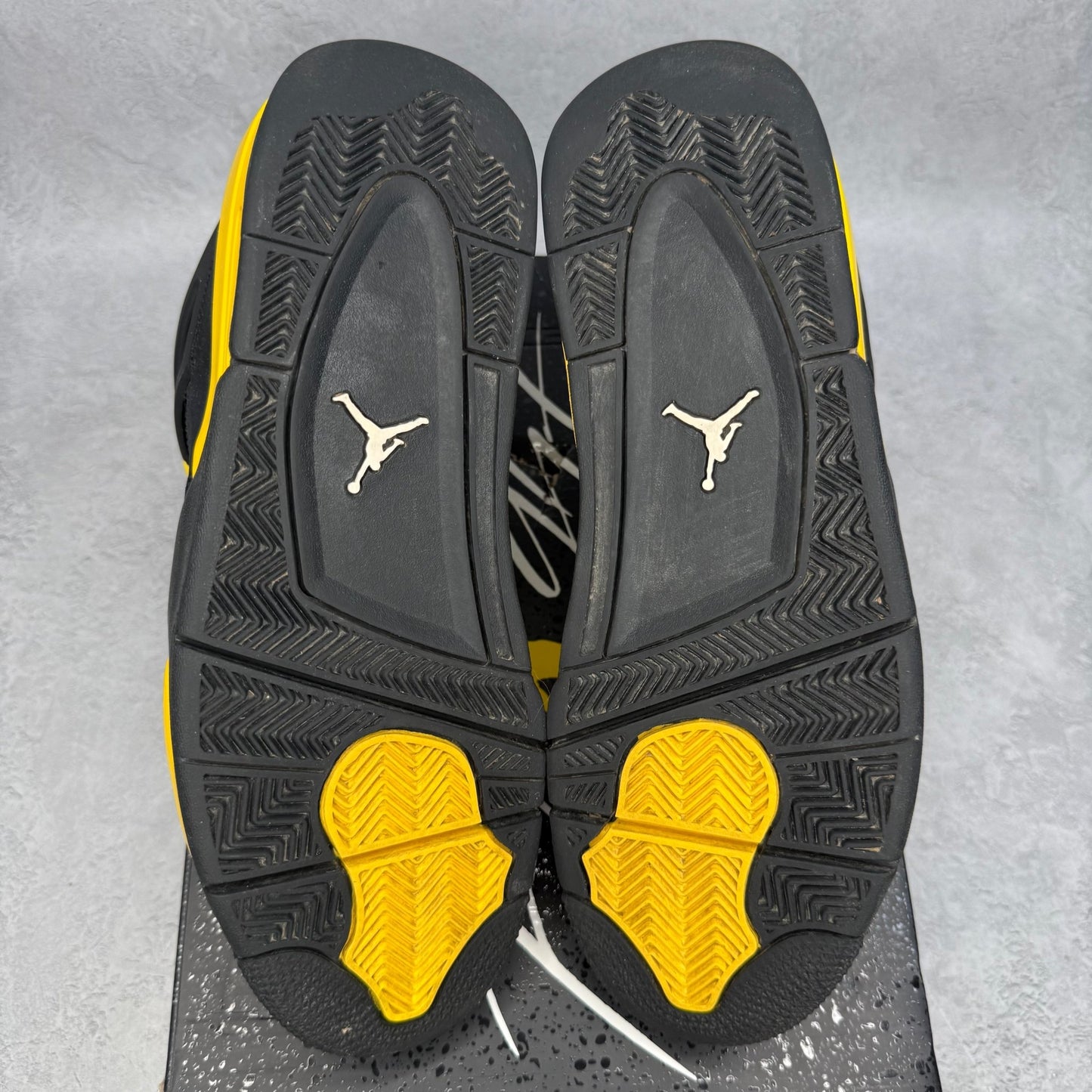 Jordan 4 Retro Thunder (2023) *pre - owned* SIZE 11 - Kicks Collective PA - Jordan - DH6927-017 - Men's Shoes - 11M/12.5W - Pre - Owned