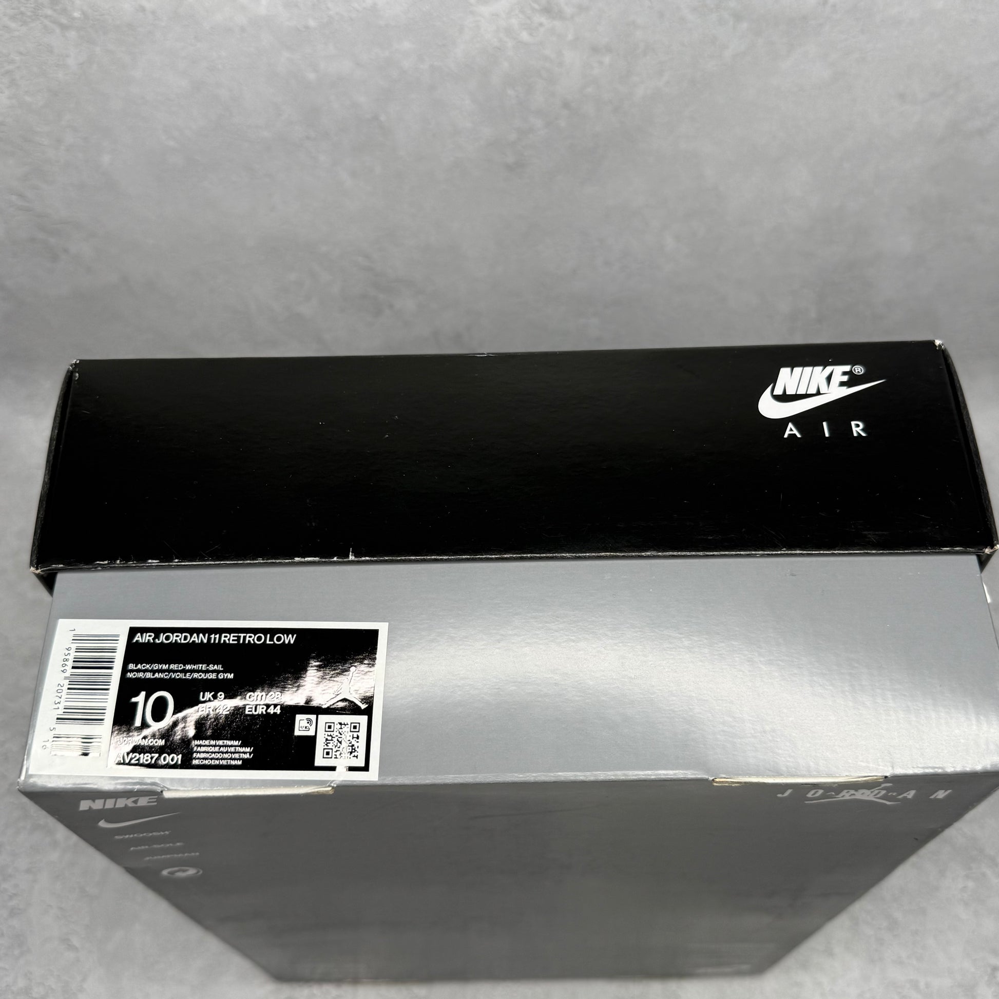 Jordan 11 Retro Low 72-10 *pre-owned* SIZE 10