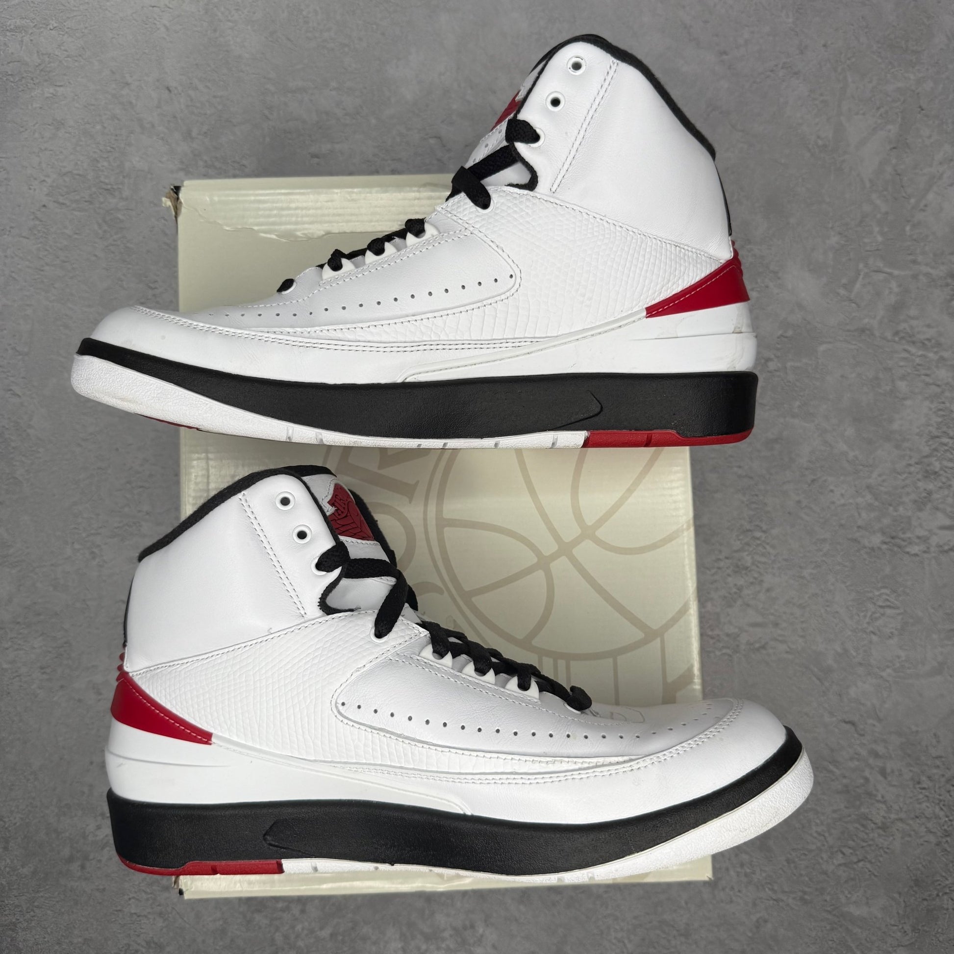 Jordan 2 Retro OG Chicago (2022) *pre - owned* SIZE 9.5 - Kicks Collective PA - Jordan - DX2454 - 106 - Men's Shoes - 9.5M/11W - Pre - Owned