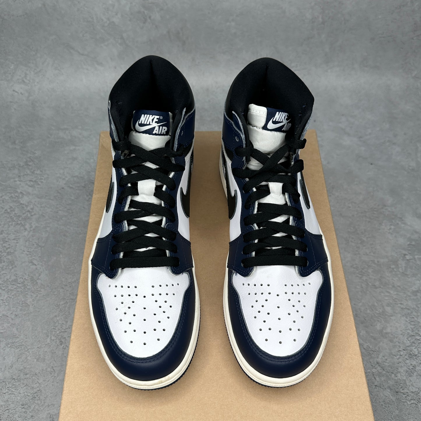 Jordan 1 Retro High OG Midnight Navy *pre-owned* SIZE 8.5