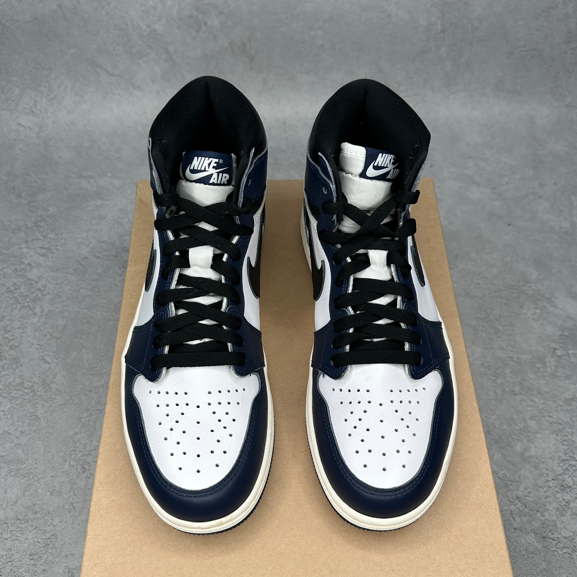 Jordan 1 Retro High OG Midnight Navy *pre-owned* SIZE 8.5