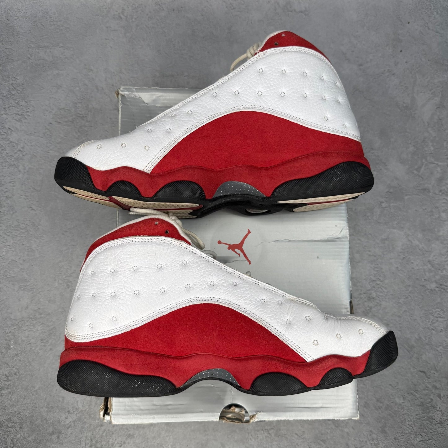 Jordan 13 Retro OG Chicago (2017) *pre - owned* SIZE 10.5 - Kicks Collective PA - Jordan - 414571-122 - Men's Shoes - 10.5M/12W - Pre - Owned