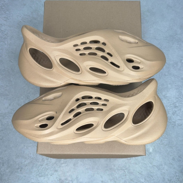 adidas Yeezy Foam RNR Clay Taupe 9 (Pre-Owned) - Image 1