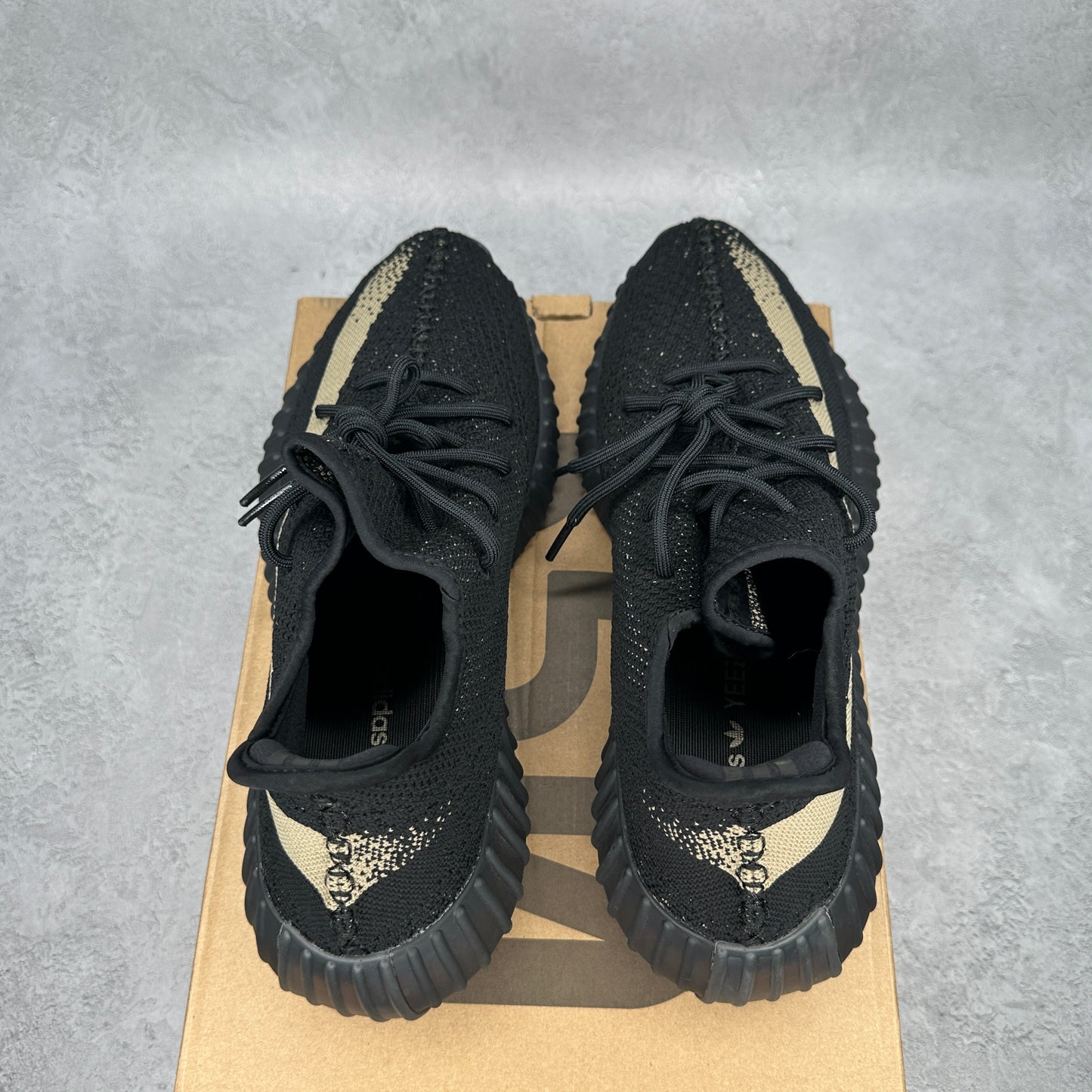 adidas Yeezy Boost 350 V2 Core Black Green VNDS *pre-owned* SIZE 12