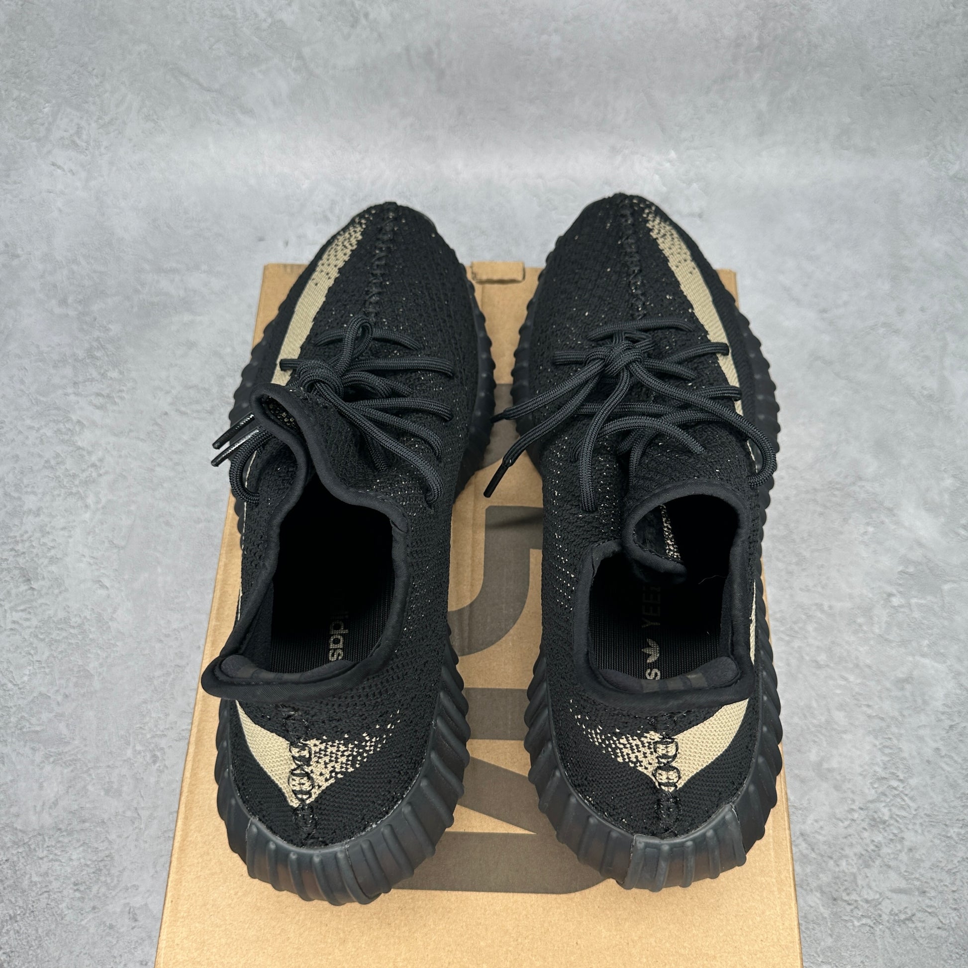 adidas Yeezy Boost 350 V2 Core Black Green VNDS *pre-owned* SIZE 12