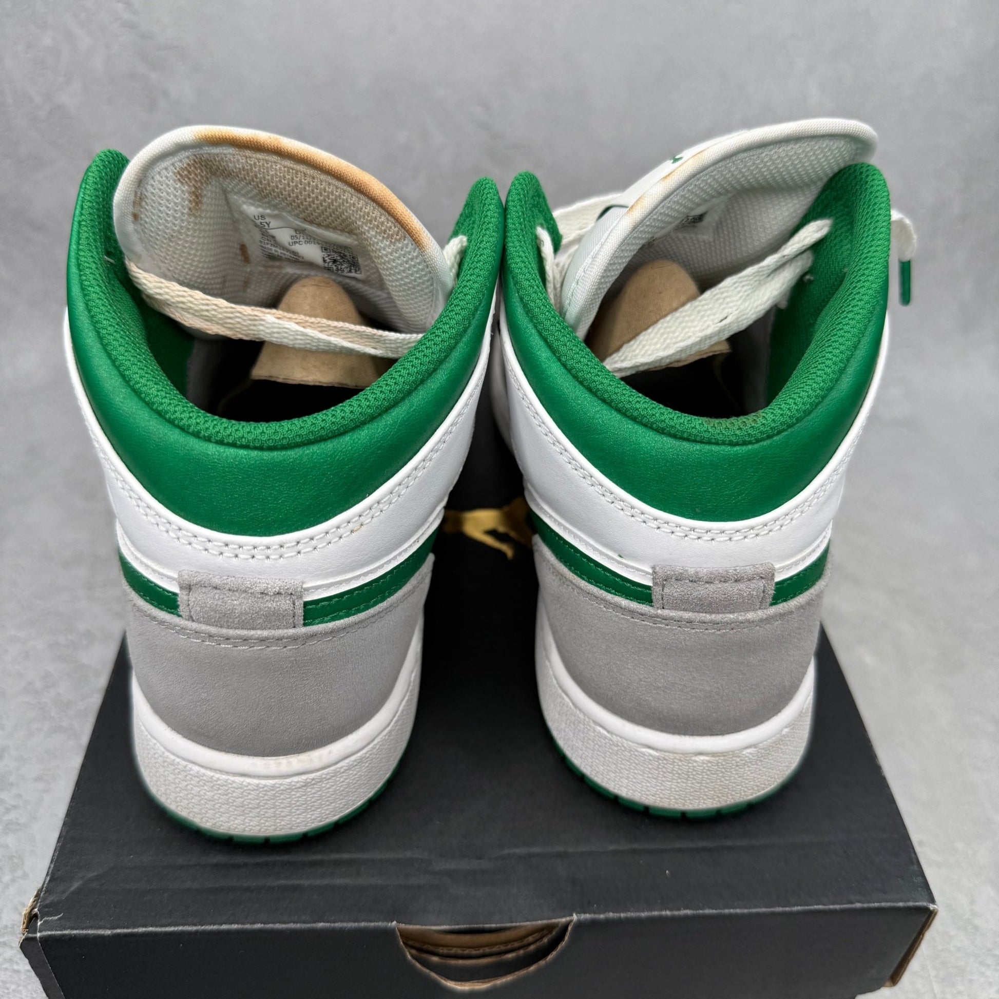 Jordan 1 Mid SE White Pine Green Smoke Grey (GS) *pre - owned* SIZE 5.5Y - Kicks Collective PA - Jordan - DC7248-103 - Kid's Shoes - 5.5Y - Pre - Owned