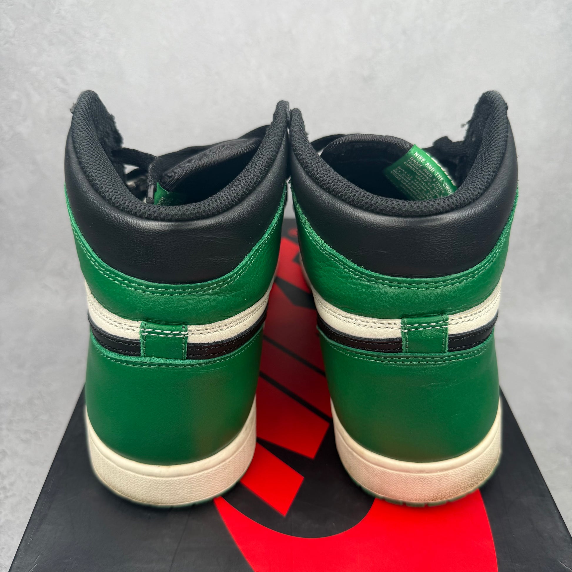 Jordan 1 Retro High Pine Green *pre-owned* SIZE 11