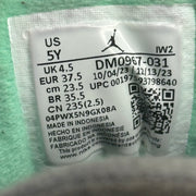 Jordan 3 Retro Green Glow (GS) *pre-owned* SIZE 5Y