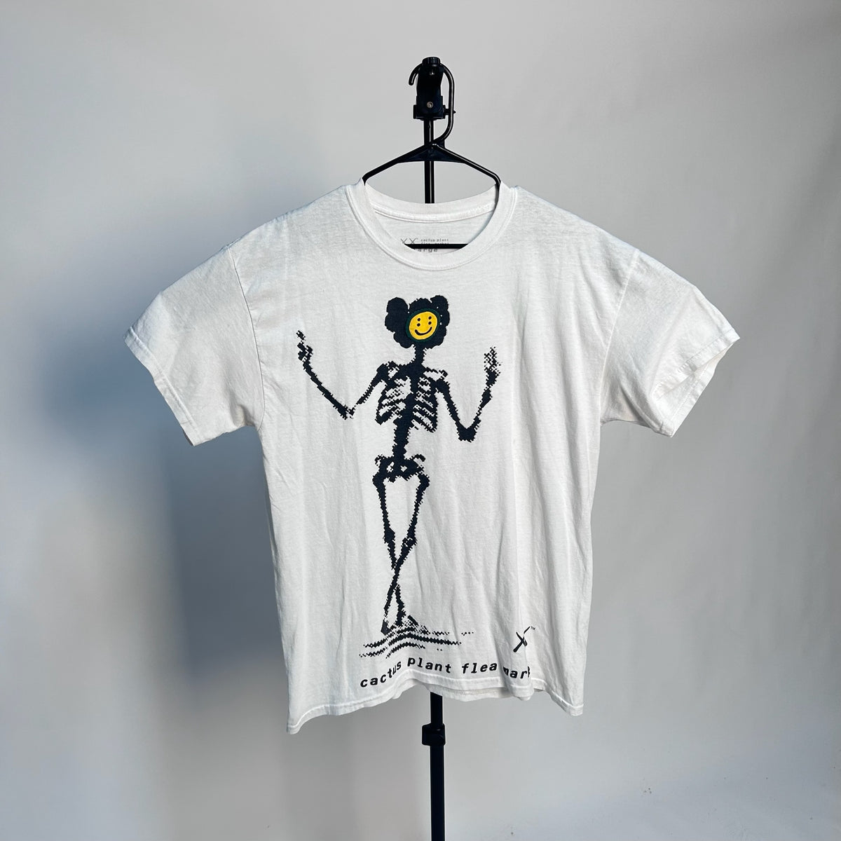 KAWS x Cactus Plant Flea Market T-shirt White *pre-owned* SIZE L