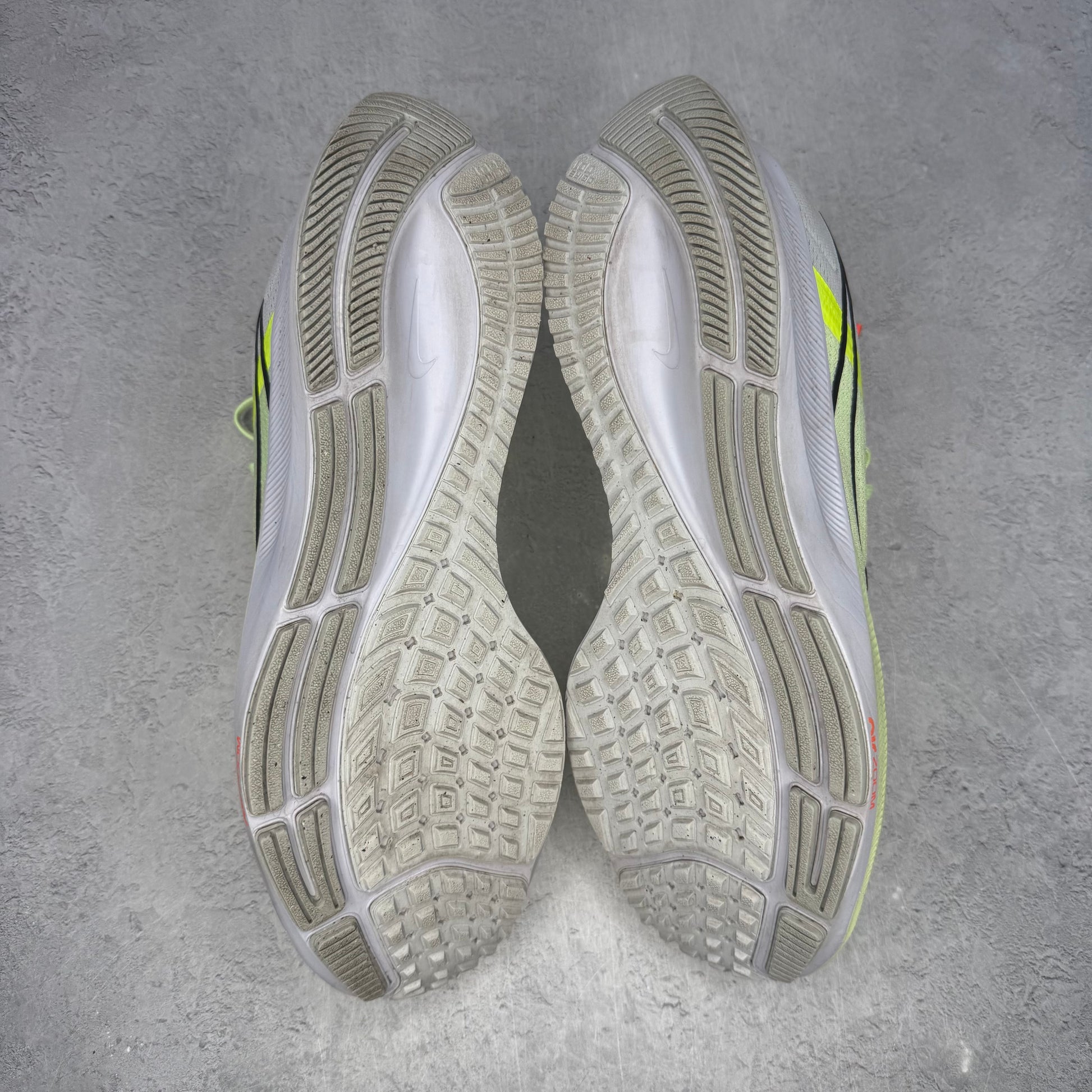Nike Air Zoom Pegasus 38 Barely Volt *pre-owned* SIZE 12
