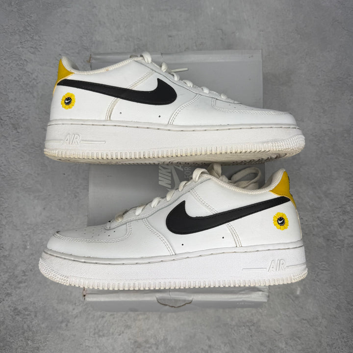 Nike Air Force 1 Low Have a Nike Day White Daisy (GS) pre-owned size 7