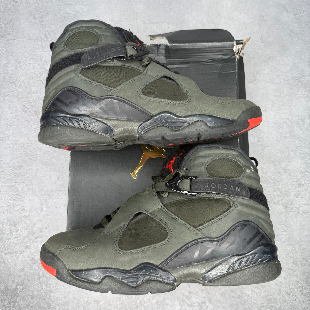 Jordan 8 Retro Take Flight Undefeated pre-owned size 10