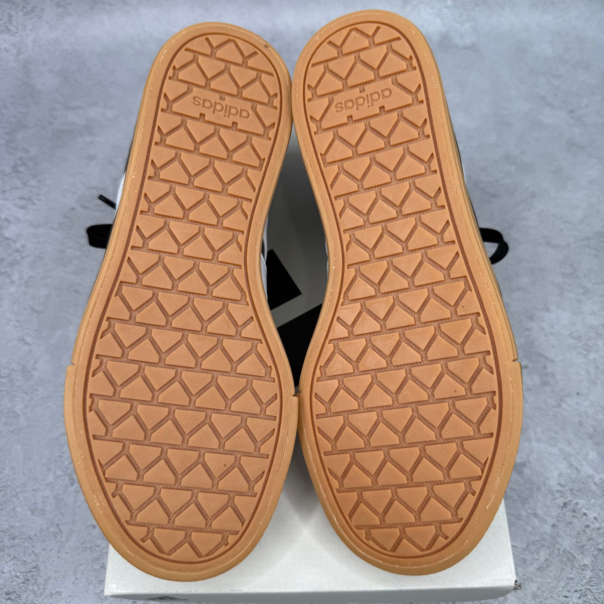 Adidas Daily 4.0 Core Black Cloud White Gum SIZE 5M/6W