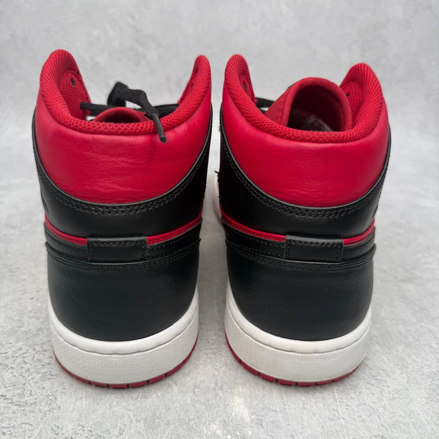 Jordan 1 Mid Reverse Bred (2021) *pre - owned* SIZE 10.5 - Kicks Collective PA - Jordan - 554724-660 - Men's Shoes - 10.5M/12W - Pre - Owned - No Box