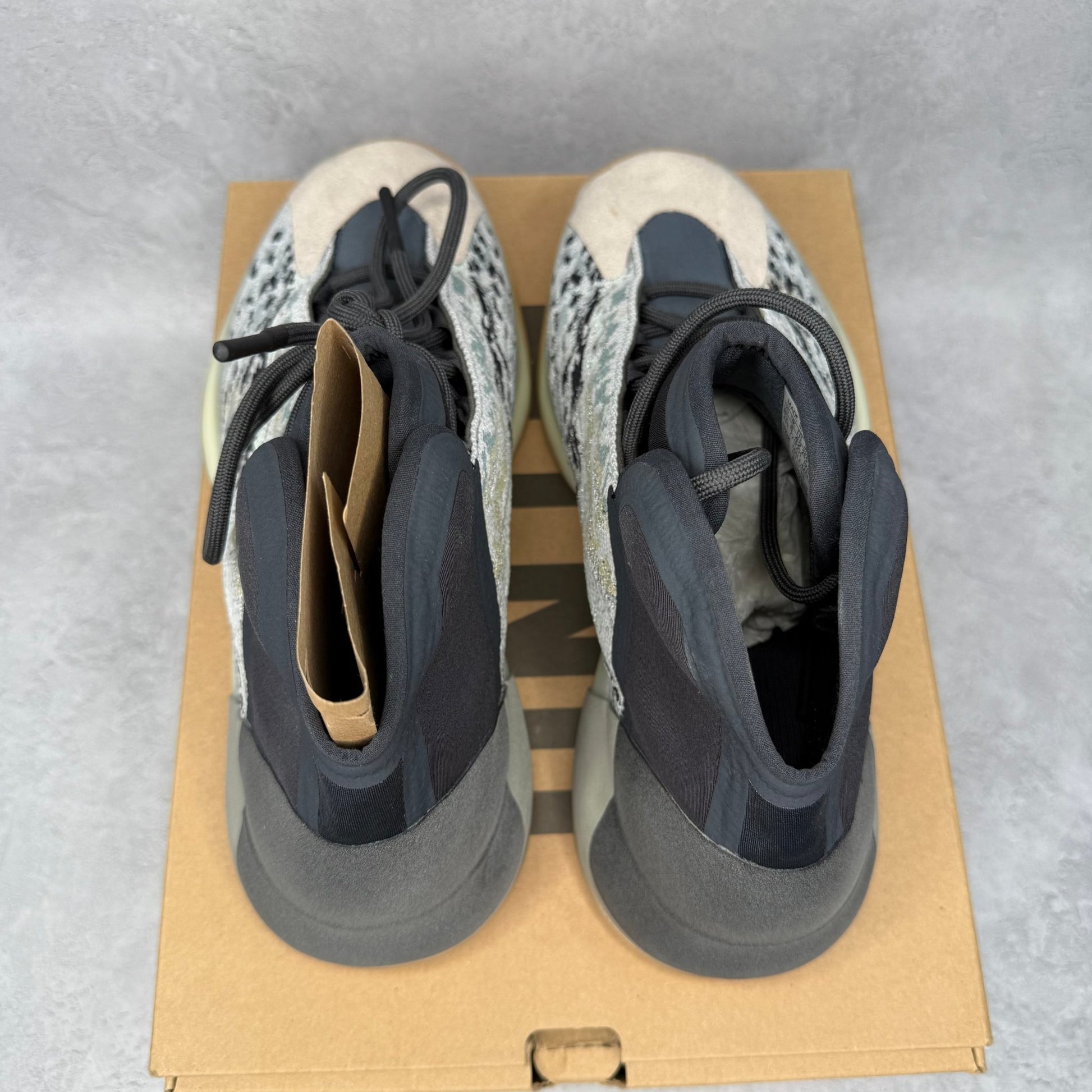 adidas Yeezy QNTM Sea Teal *pre - owned* SIZE 8.5 - Kicks Collective PA - adidas - GY7926 - Men's Shoes - 8.5M/10W - Pre - Owned