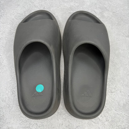 adidas Yeezy Slide Dark Onyx *pre-owned* SIZE 8