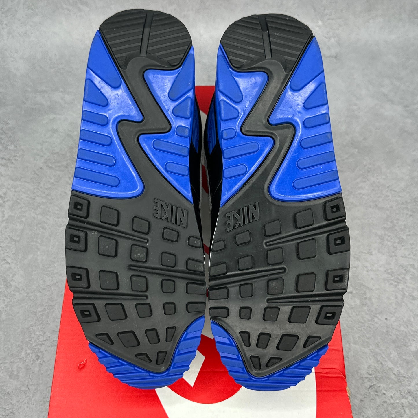 Nike Air Max 90 Hyper Royal VNDS *pre-owned* SIZE 9.5