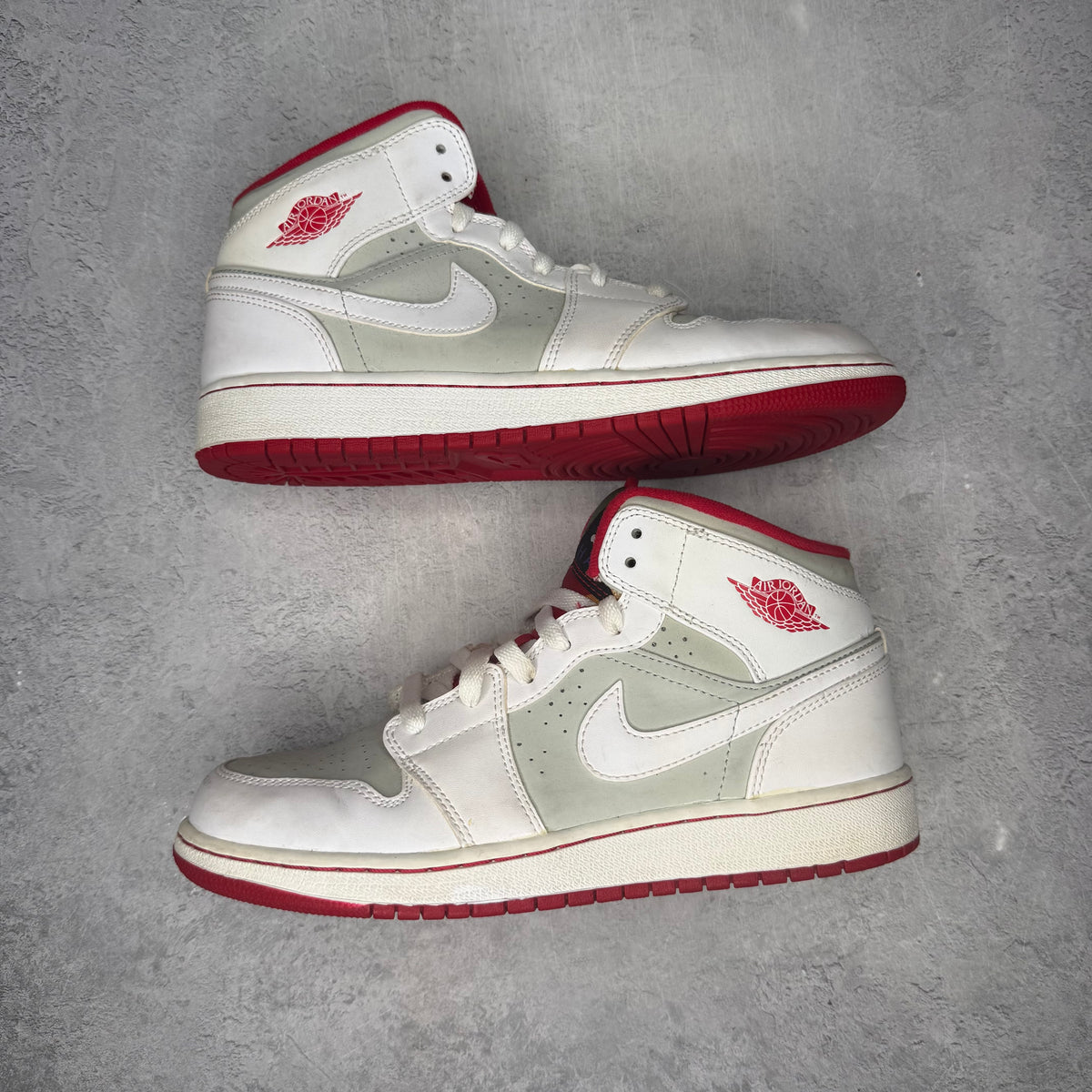 Jordan 1 Retro Mid Hare Jordan (2015) GS pre-owned size 6.5Y