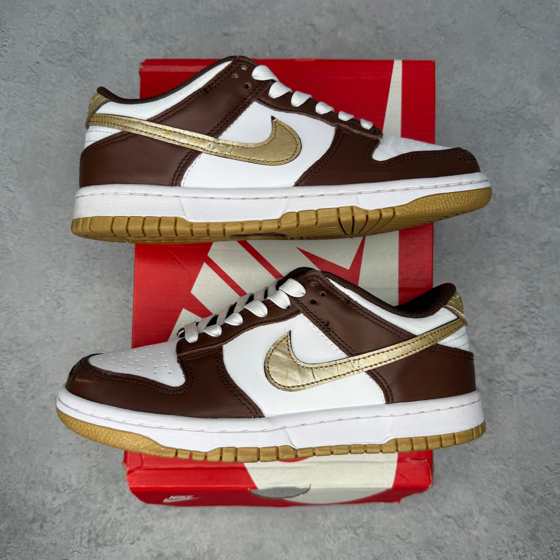Nike Dunk Low Cacao Wow Gold (GS) *pre-owned* SIZE 5.5Y