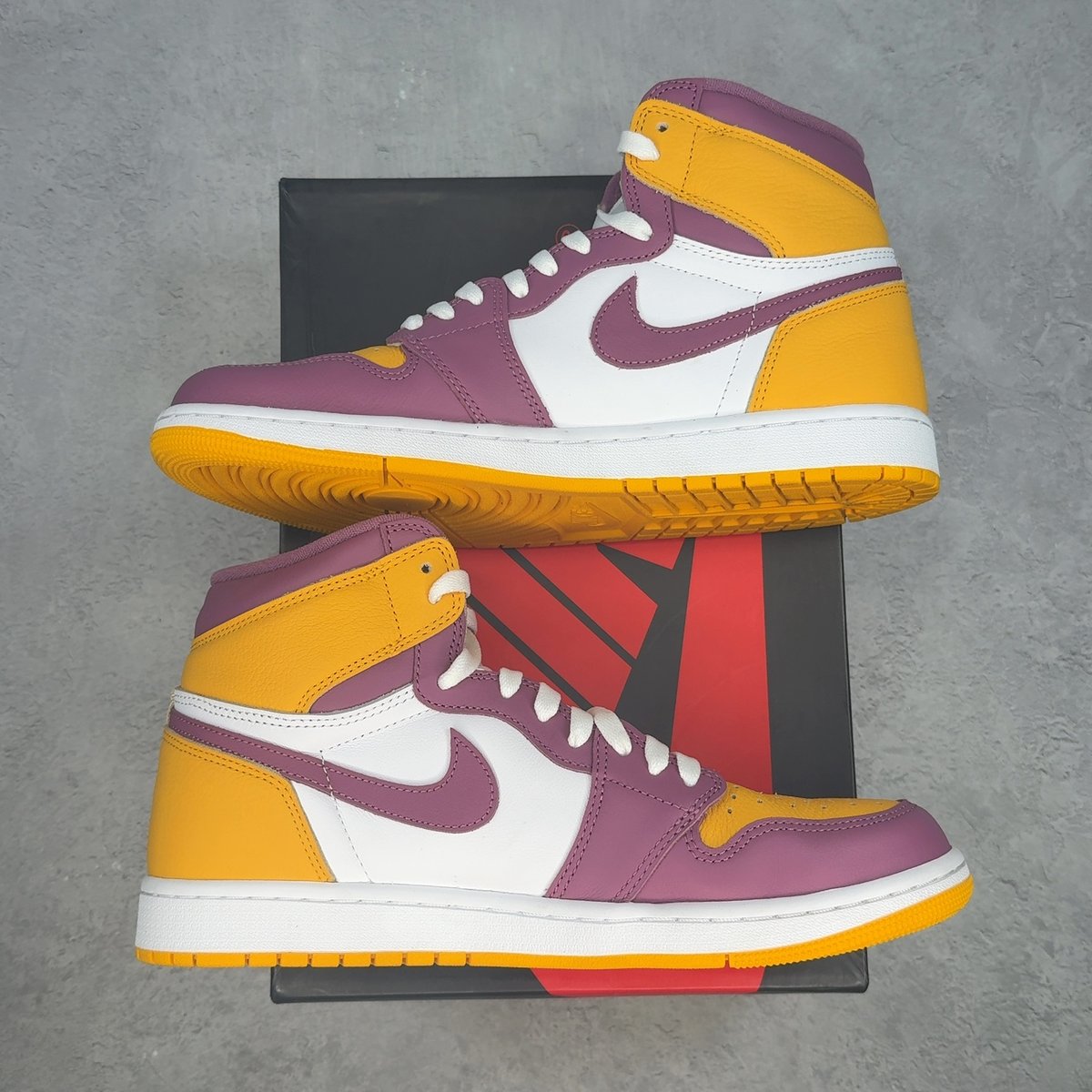Jordan 1 Retro High OG Brotherhood 10.5 (Pre-Owned) - back