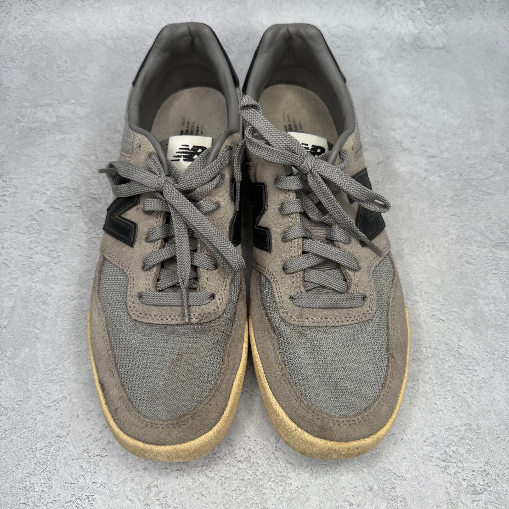 New Balance Men's 300 V2 Grey/Navy *pre-owned* SIZE 10.5