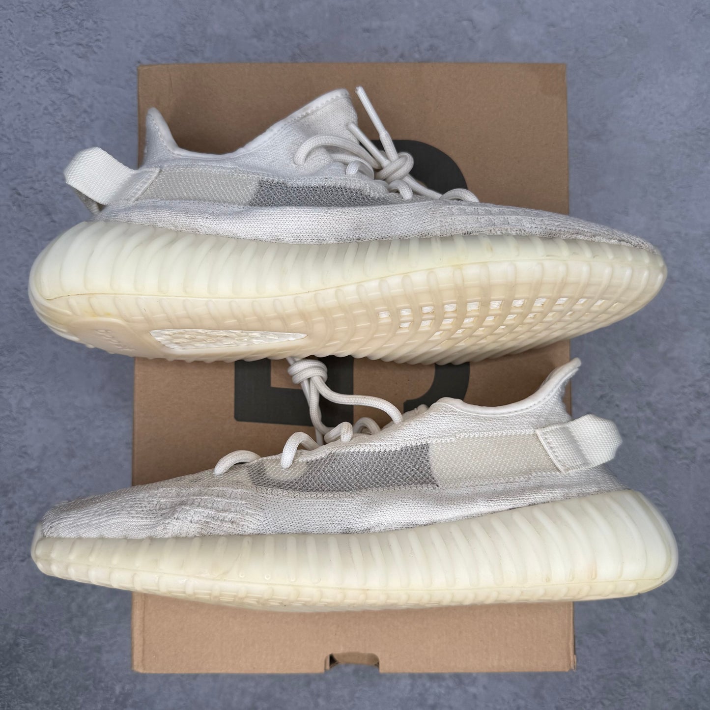 adidas Yeezy Boost 350 V2 Bone *pre-owned* SIZE 9.5