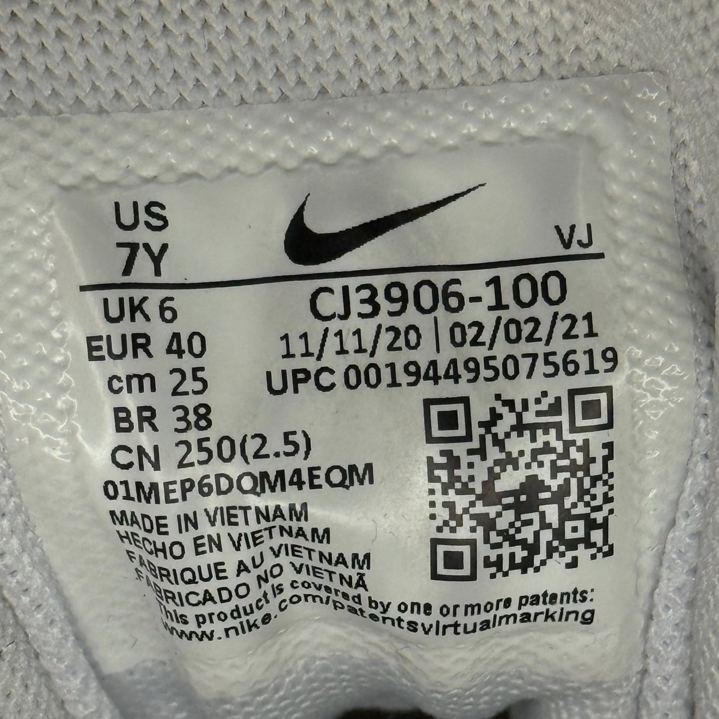 Nike Air Max 95 Recraft Triple White (GS) *pre - owned* SIZE 7Y - Kicks Collective PA - Nike - CJ3906 - 100 - Kid's Shoes - 7Y - Pre - Owned