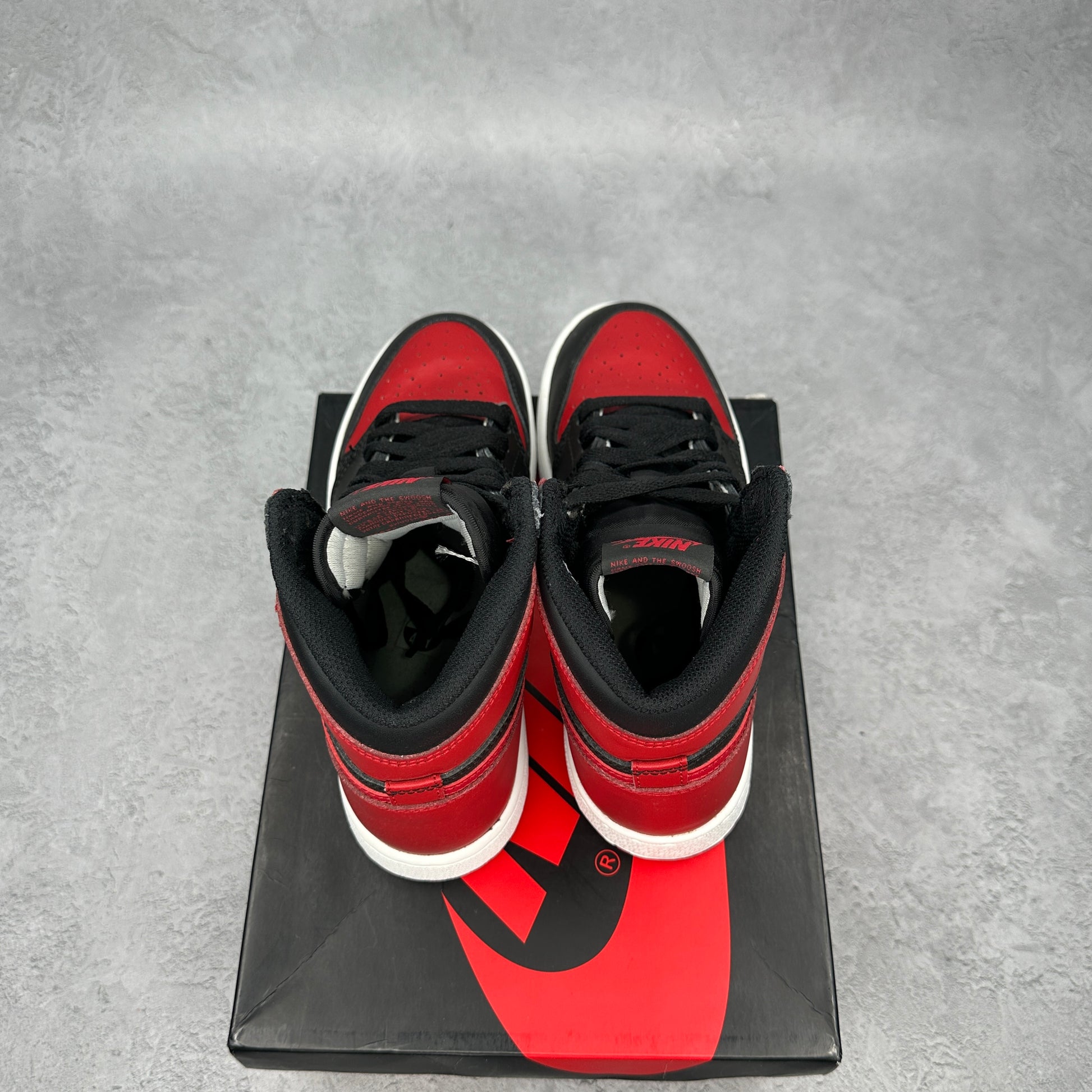 Jordan 1 Retro Bred Banned (2016) (GS) *pre-owned* SIZE 4.5Y
