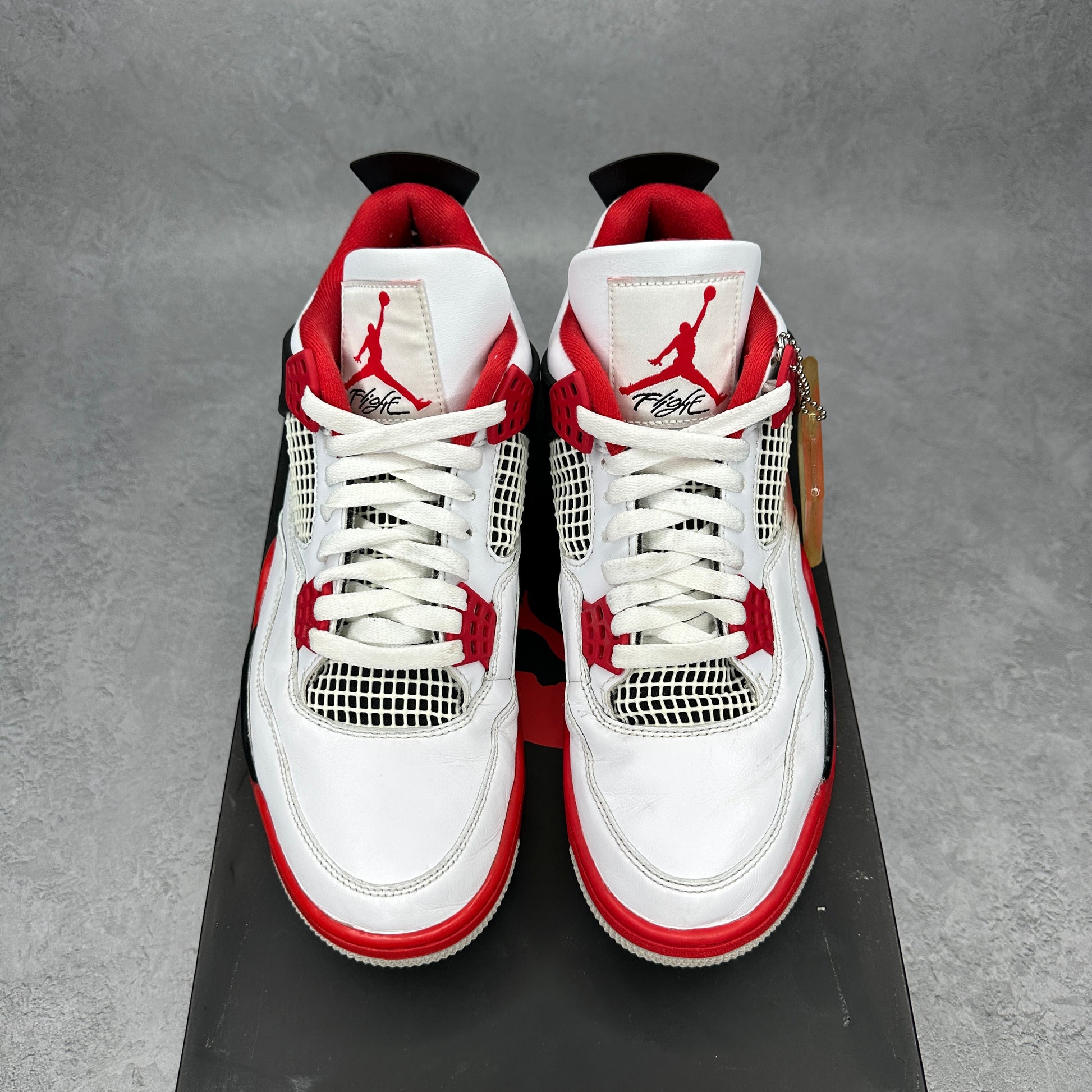 Jordan 4 Retro Fire Red (2020) *pre-owned* SIZE 9